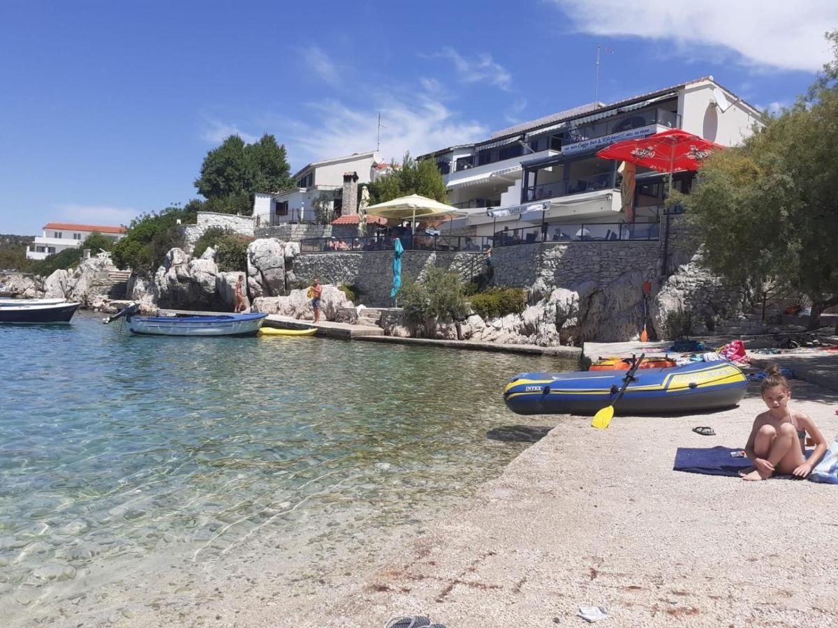 Srecko Apartman Rogoznica  Bagian luar foto